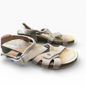 Women's White Mountain Footbeds Sandals Size 8 Beige